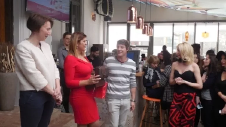 Alege sa stai in lumina cu PharmaCore Acne Control