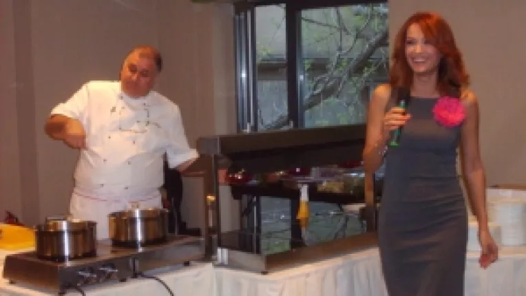 Anca Turcasiu si Horia Varlan, deliciul unui eveniment organizat de Mangesius Trading pentru specialistele in farmacie 