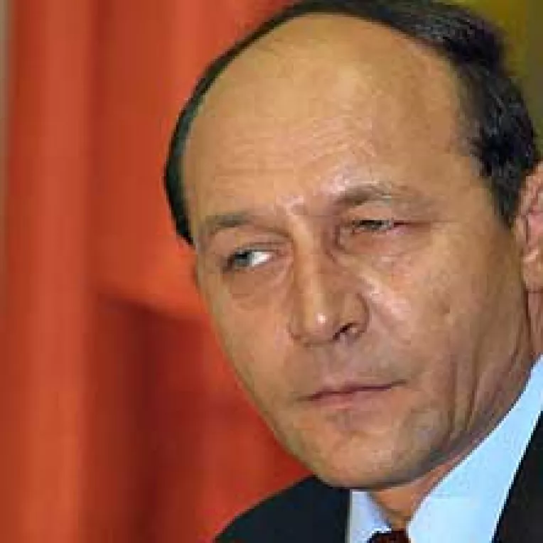 Basescu se lupta singur pentru anticipate