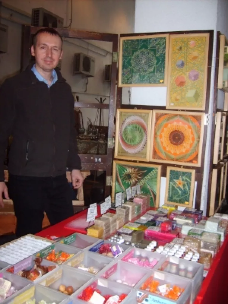 Carla Maria si Alexandru Lovin: "Sapunuri naturale cu glicerina si extracte naturale, la targul Piata Taraneasca de la MTR!"
