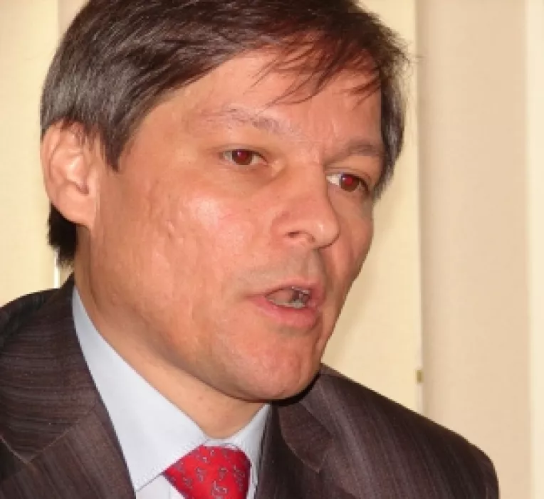 Ciolos ii cere voie lui Isarescu pentru imprumuturile din agricultura