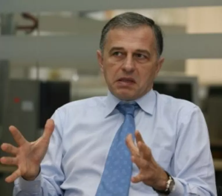 Diplomatul Geoana nu stie ce inseamna "fortuit", dar ne lasa sa intelegem  can Stolojan a plecat fortat (pentru a doua oara – n. r.)