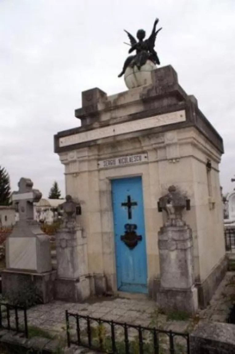 Dovada ca Sergiu Nicolaescu nu a dorit sa fie incinerat: Cavoul din Targu Jiu al regizorului