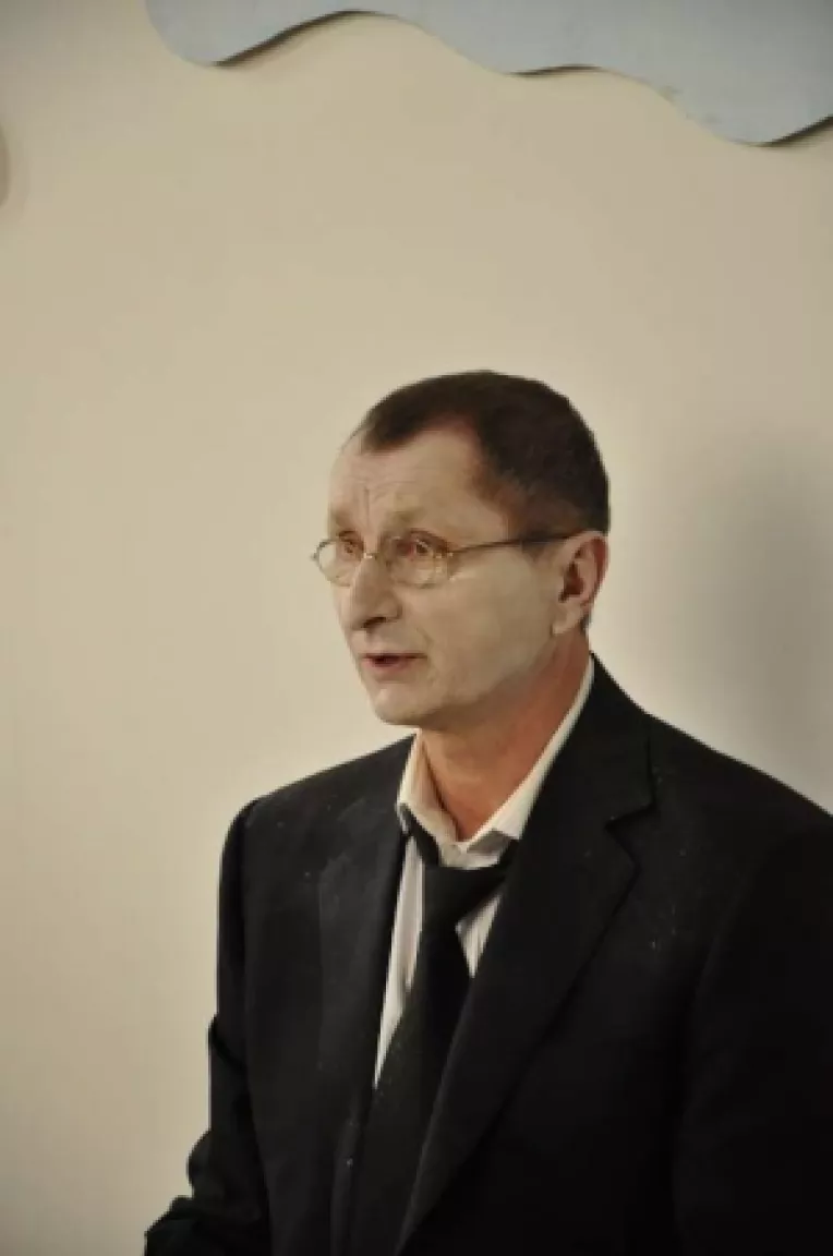 Horatiu Malaele canta pentru prima data in cariera sa in Funeralii Fericite