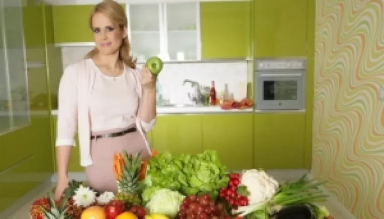 Interviu de Magda Marincovici cu nutritionista Mihaela Bilic: Cum putem manca preparate traditionale de Craciun fara sa ne ingrasam