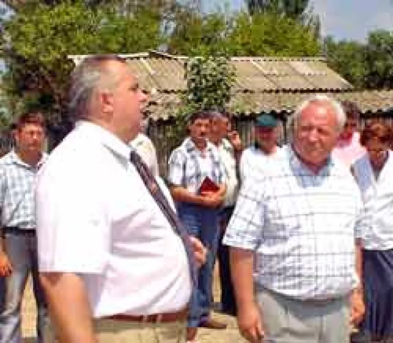 Localitatile afectate de inundatii isi trag Internet si sali de biliard