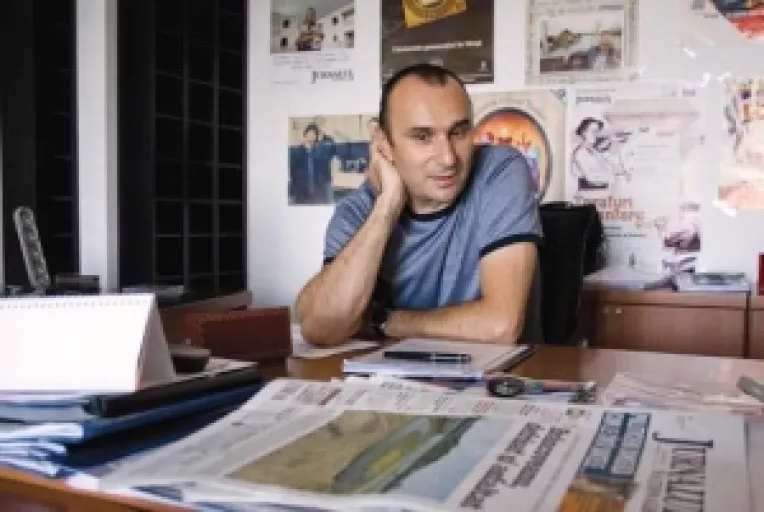 Marius Tuca s-a despartit plangand de Jurnalul National, ziar la care a muncit timp de 22 de ani si pe care l-a iubit mai mult decat orice pe lume