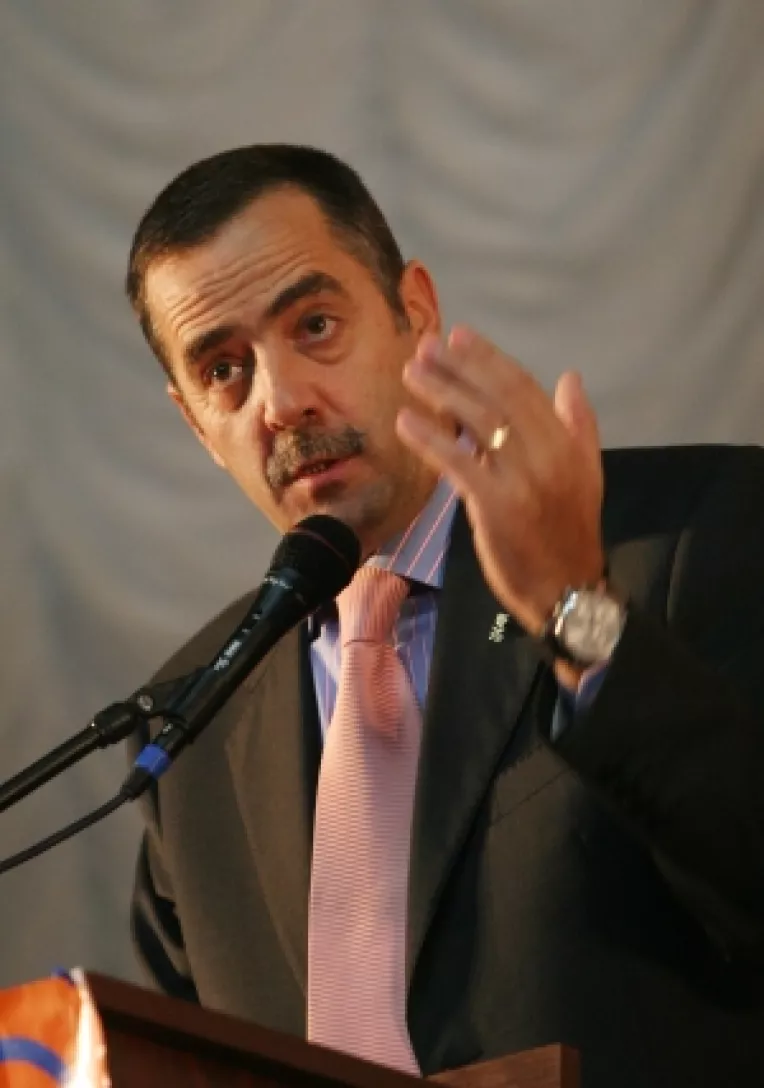 PD-L ii cere lui Adrian Nastase sa demisioneze din Parlament