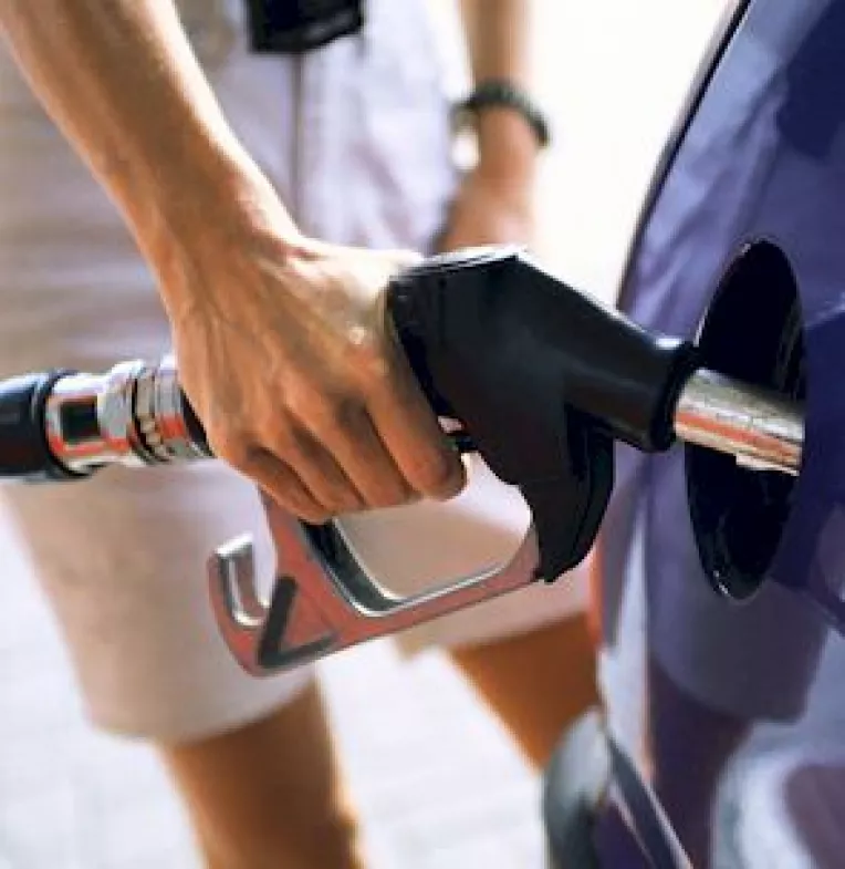 Petrom reduce preturile la benzina si motorina cu 6 bani/litru