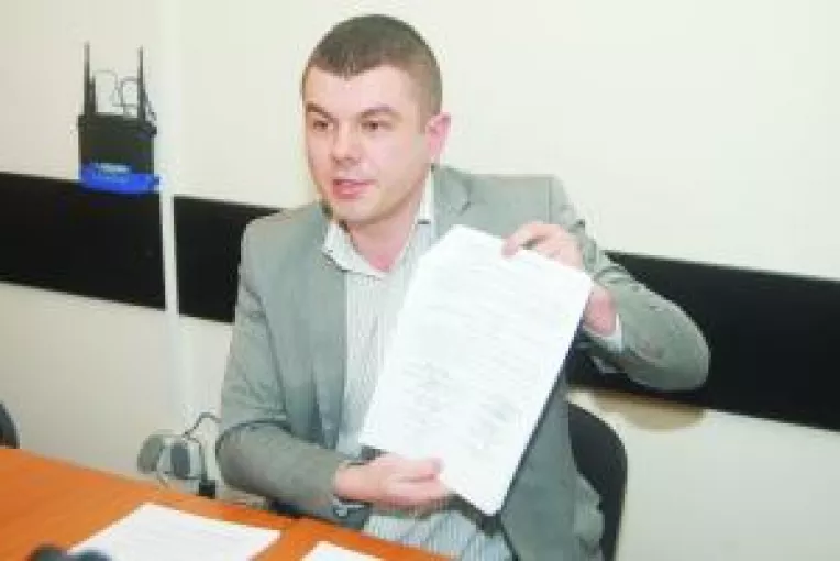 Sirop il acuza pe Solomon  de incompetenta